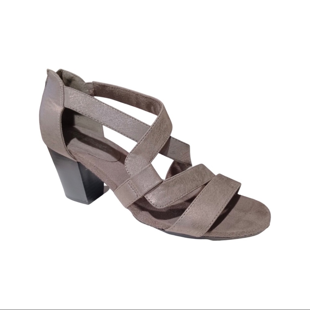 Easy Street Ladies Shoes Grey Color. Straps With Rear Zip Ups. Size 9M.